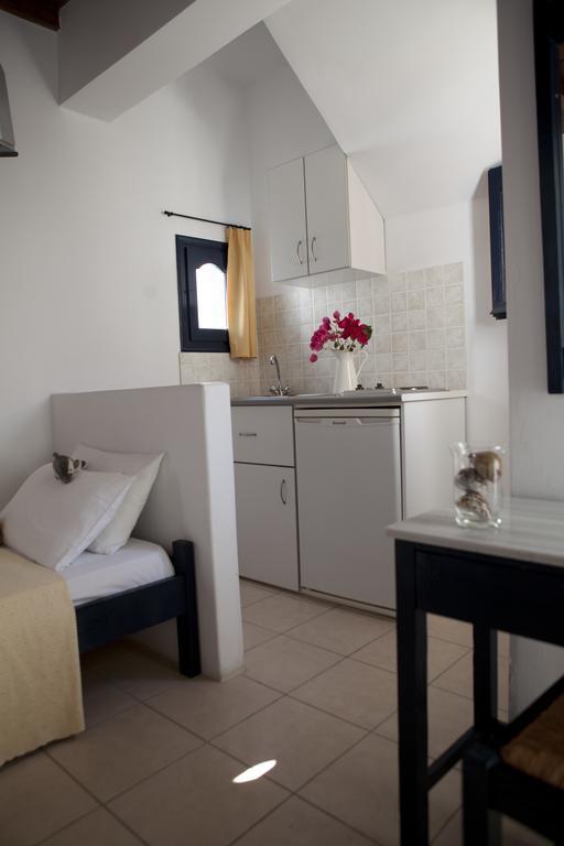 Elisso'S Philoxenia Aparthotel อาโยส โพรโกปิออส ภายนอก รูปภาพ